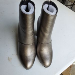 Heeled boots - size 7